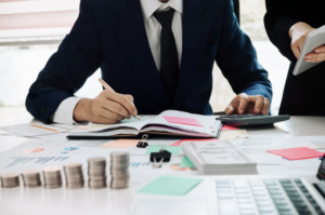 ファクタリングと銀行融資、どちらが有利か？